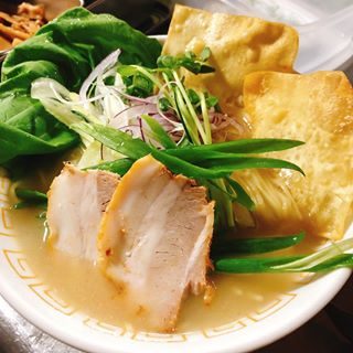 10/24(木)限定麺 鶏白湯柚子塩そば
お久しぶりの限定麺写真アップです。
コソっとギョウザ始めてます。
#とりのほね #田寺#姫路 #中華そば #姫路ラーメン #姫路グルメ #ラーメン #限定麺 #姫路中華そば #鶏白湯 #ギョウザ #餃子